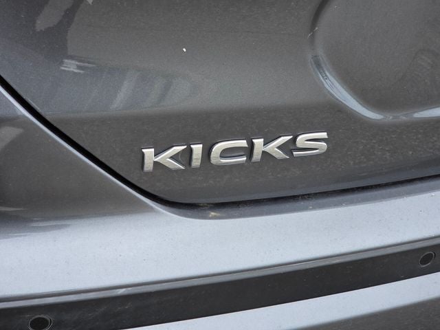 2022 Nissan Kicks SR