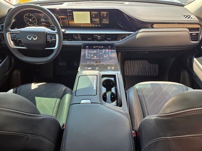 2025 INFINITI QX80 LUXE
