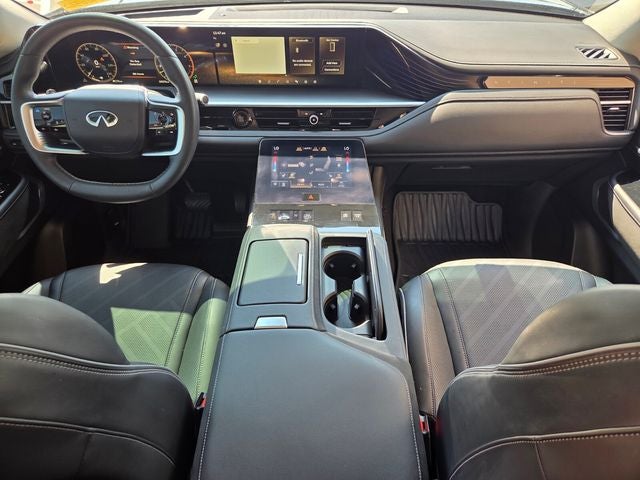 2025 INFINITI QX80 LUXE
