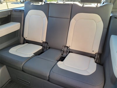 2023 Land Rover Defender 130 X-Dynamic SE