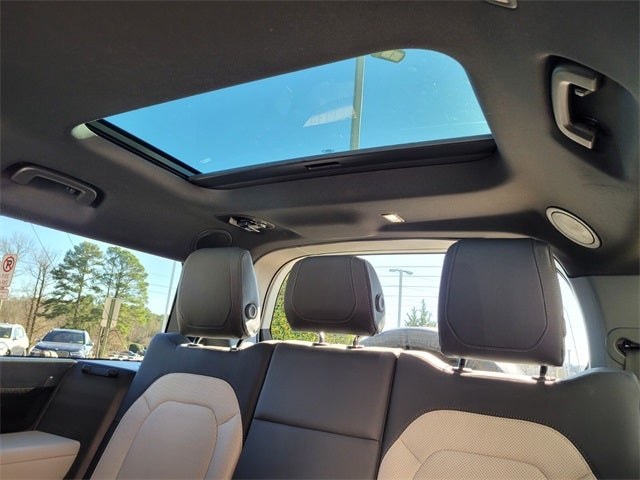 2023 Land Rover Defender 130 X-Dynamic SE