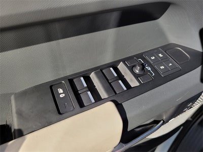 2023 Land Rover Defender 130 X-Dynamic SE