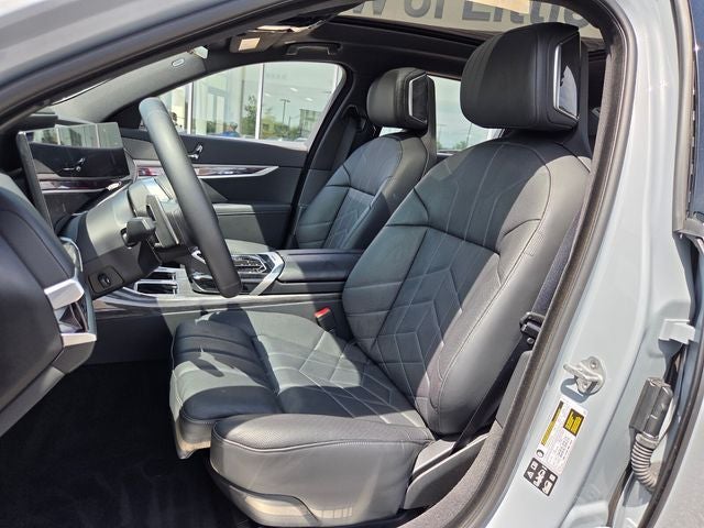 2025 BMW 7 Series 740i xDrive