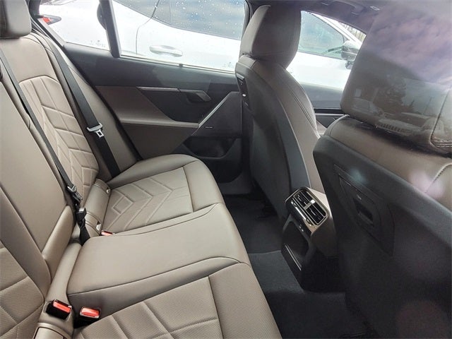 2025 BMW 5 Series 530i