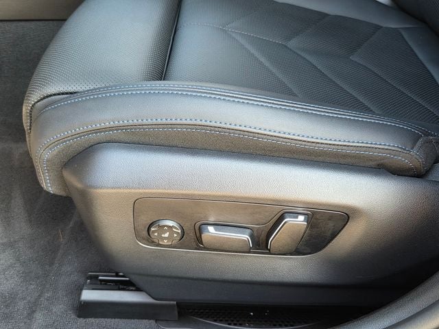 2025 BMW 5 Series 530i