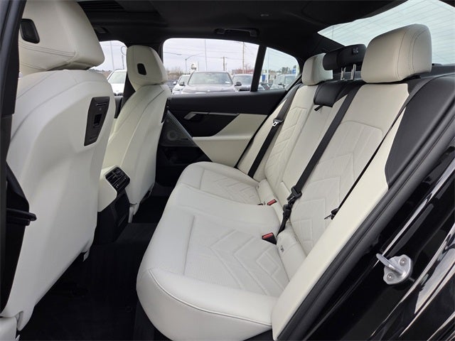 2025 BMW 5 Series 530i