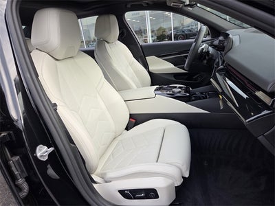 2025 BMW 5 Series 530i