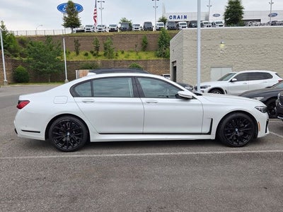 2022 BMW 7 Series 740i