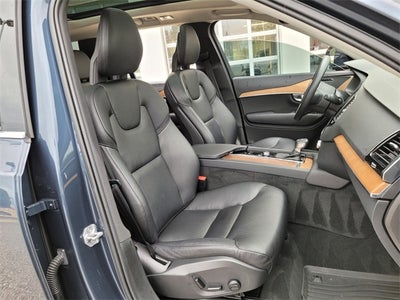 2021 Volvo XC90 T6 Momentum