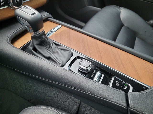 2021 Volvo XC90 T6 Momentum