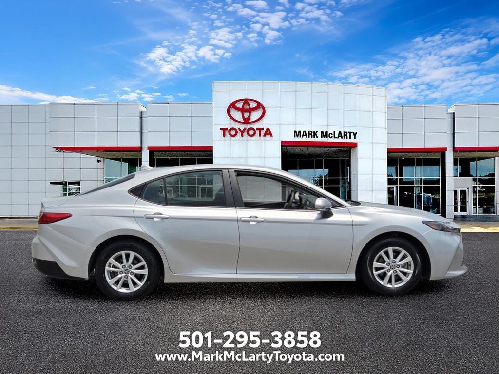 2025 Toyota Camry LE - Photo 6