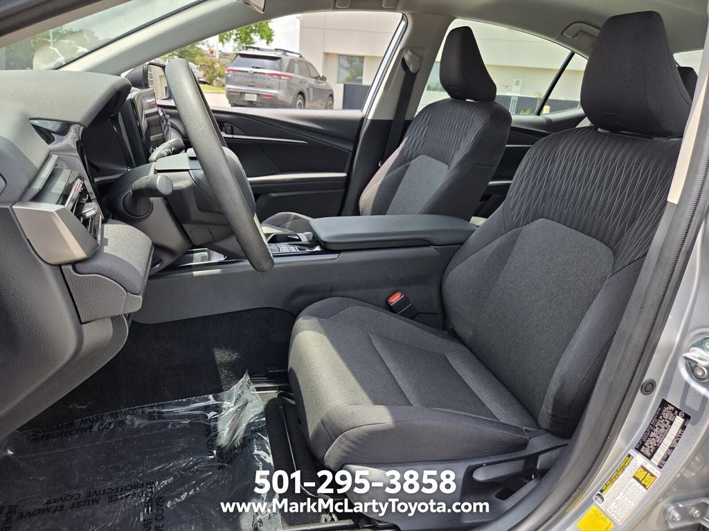 2025 Toyota Camry LE - Photo 9