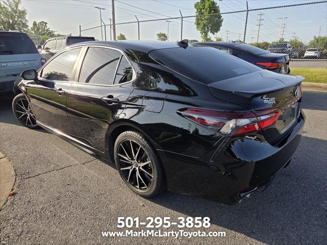 2022 Toyota Camry Hybrid SE