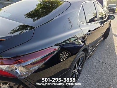 2022 Toyota Camry Hybrid SE