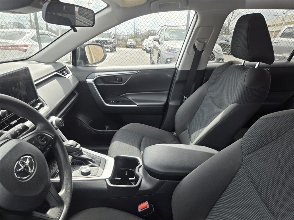 2025 Toyota RAV4 HYBRID LE