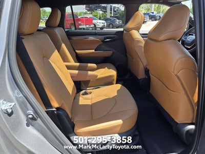 2026 Toyota Highlander Hybrid Platinum