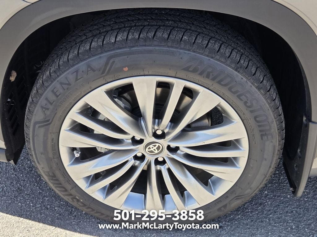 2026 Toyota Highlander Hybrid Platinum