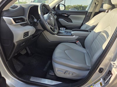 2024 Toyota Highlander LE