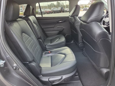 2025 Toyota HIGHLANDER XLE