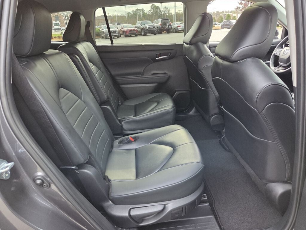 2025 Toyota HIGHLANDER XLE