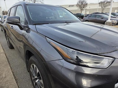 2025 Toyota HIGHLANDER XLE