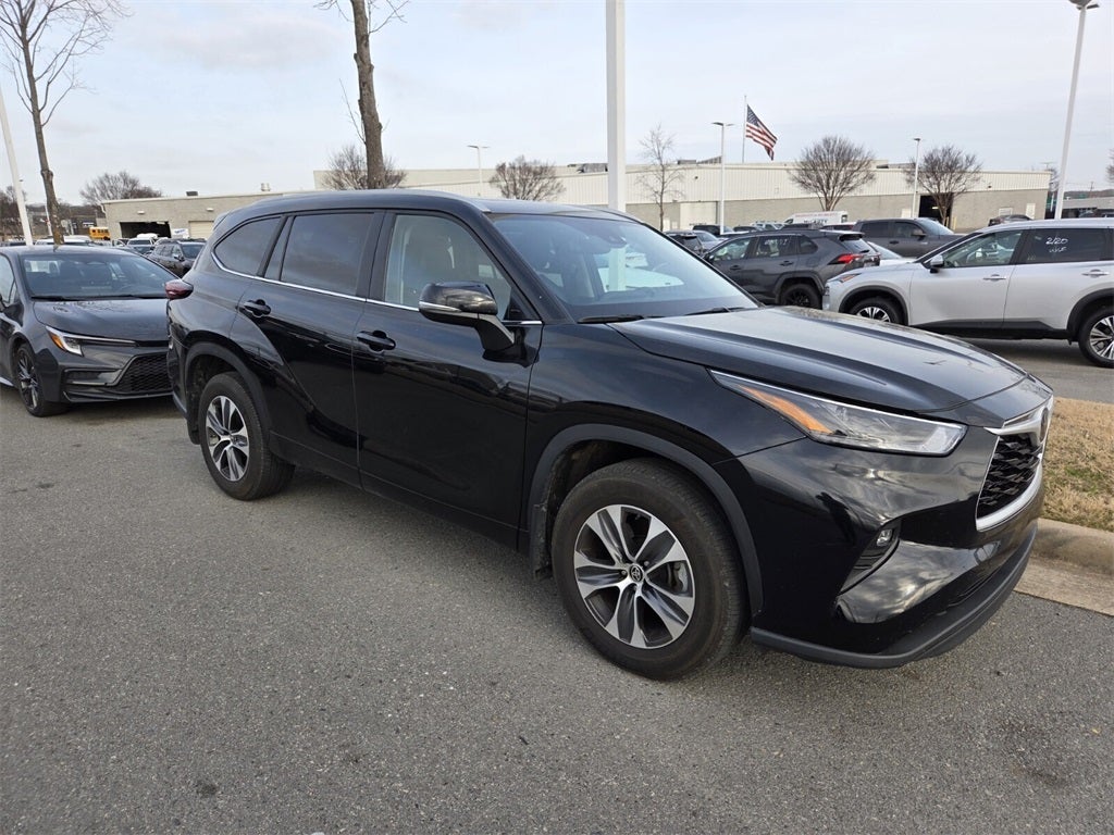2025 Toyota HIGHLANDER XLE