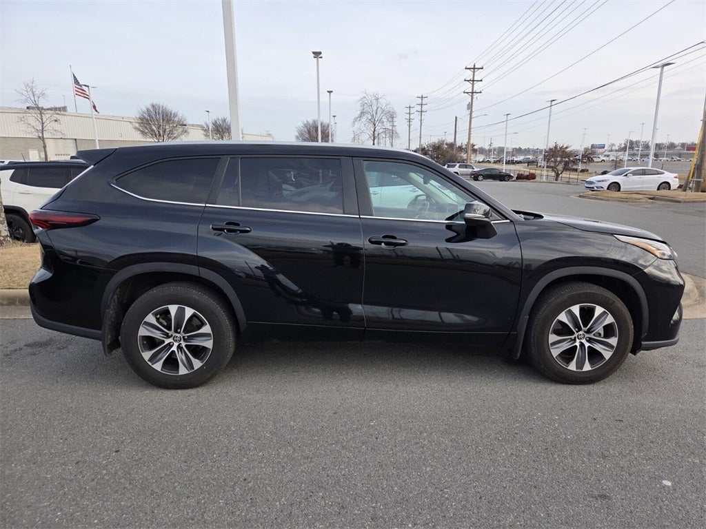 2025 Toyota HIGHLANDER XLE