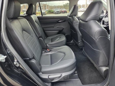 2025 Toyota HIGHLANDER XLE