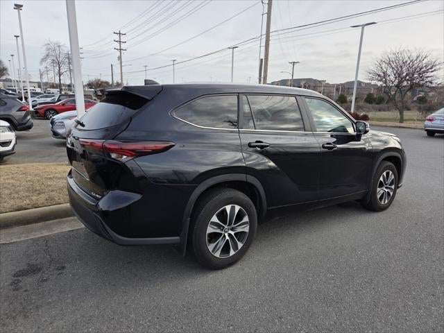2025 Toyota HIGHLANDER XLE