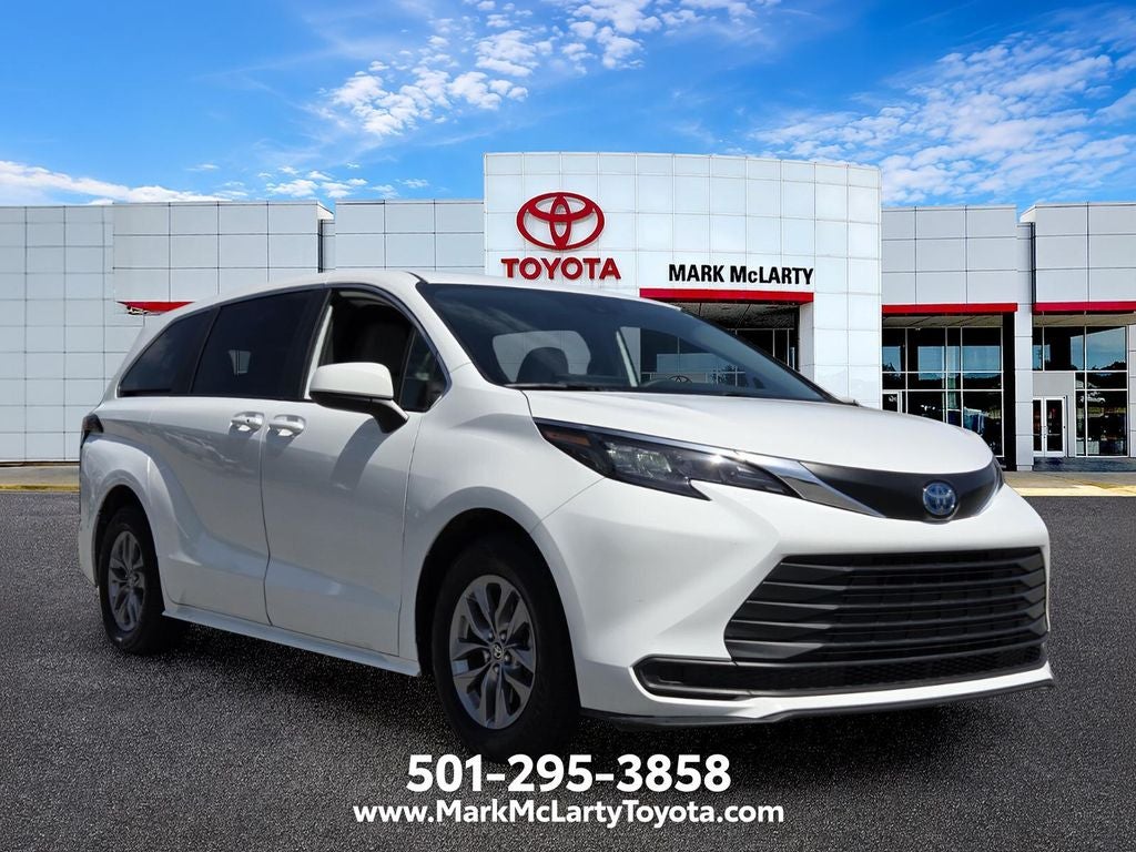 2025 Toyota Sienna LE 8 Passenger