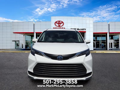 2025 Toyota Sienna LE 8 Passenger