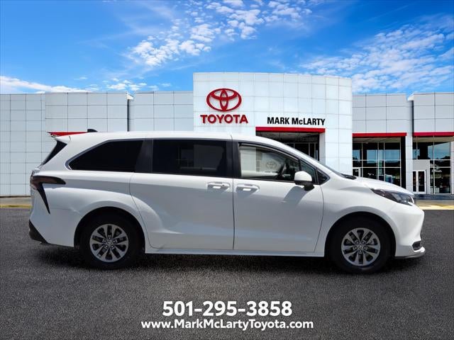 2025 Toyota Sienna LE 8 Passenger