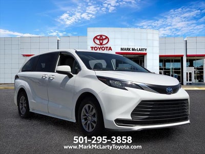 2025 Toyota Sienna LE 8 Passenger