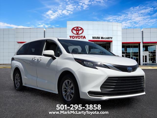 2025 Toyota Sienna LE 8 Passenger