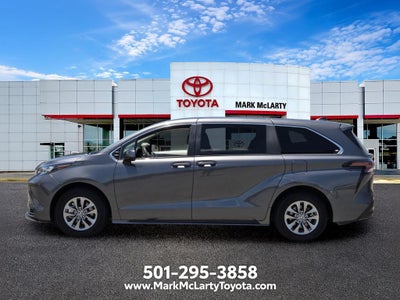 2025 Toyota Sienna LE 8 Passenger