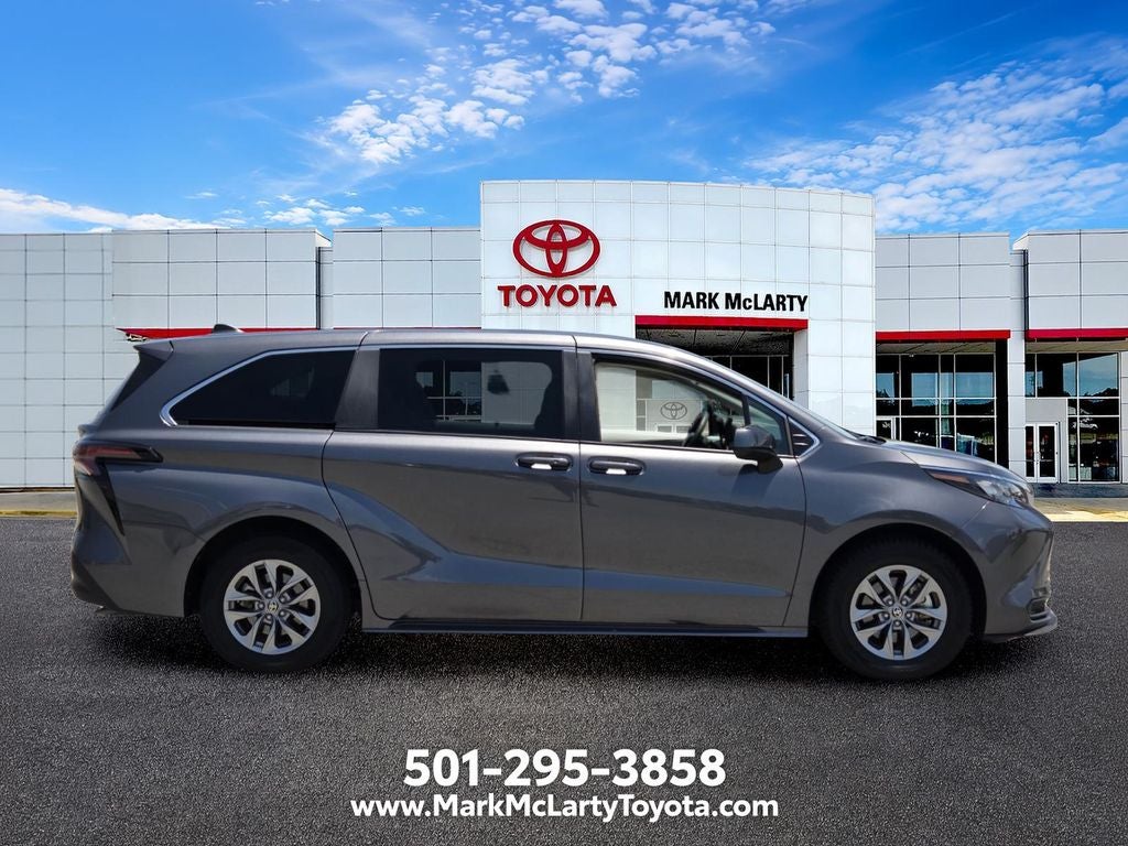2025 Toyota Sienna LE 8 Passenger