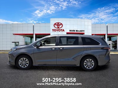 2025 Toyota Sienna LE 8 Passenger