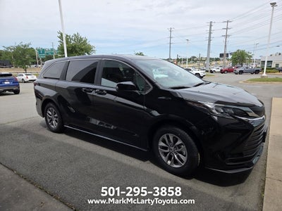 2025 Toyota SIENNA LE LE 8 Passenger