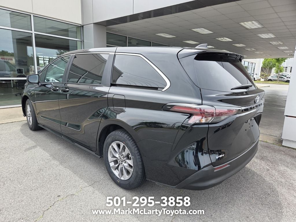 2025 Toyota SIENNA LE LE 8 Passenger