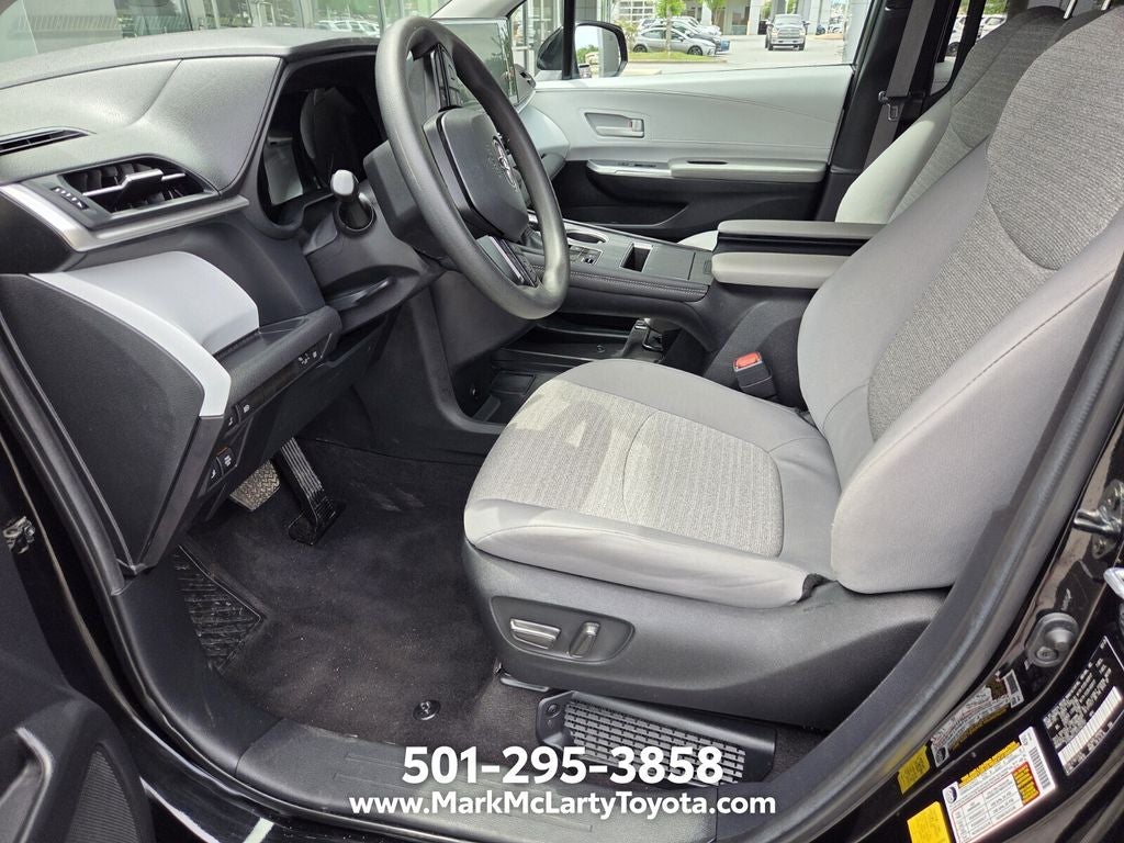 2025 Toyota SIENNA LE LE 8 Passenger