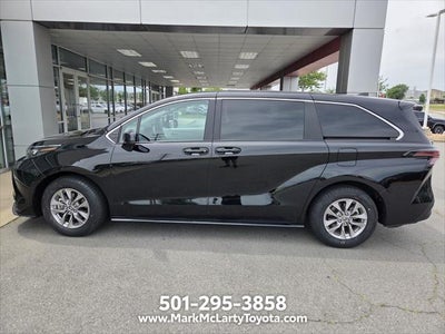 2025 Toyota SIENNA LE LE 8 Passenger