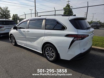 2021 Toyota Sienna LE 8 Passenger