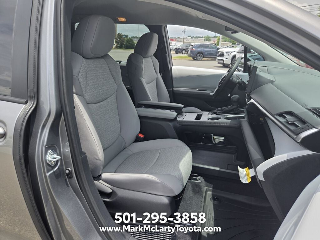 2026 Toyota Sienna LE 8 Passenger