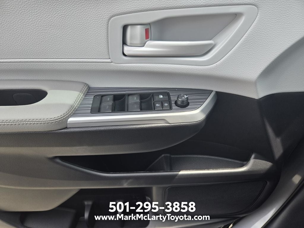 2026 Toyota Sienna LE 8 Passenger