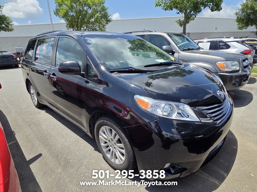2016 Toyota Sienna XLE 8 Passenger