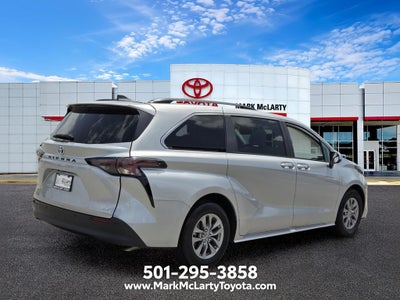2025 Toyota Sienna XLE 8 Passenger