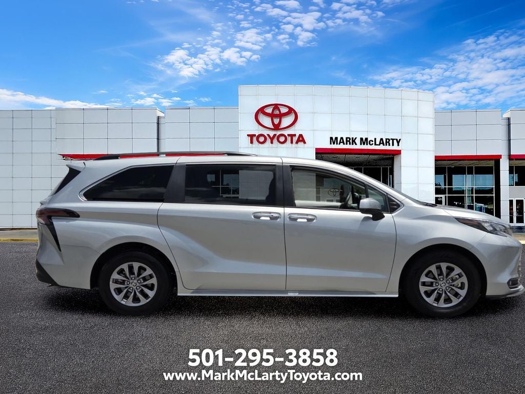 2025 Toyota Sienna XLE 8 Passenger