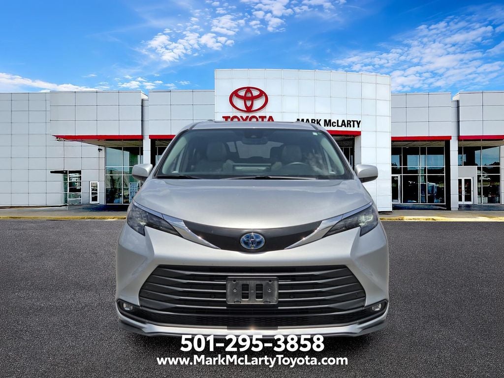 2025 Toyota Sienna XLE 8 Passenger