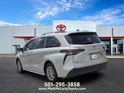 2025 Toyota Sienna XLE 8 Passenger
