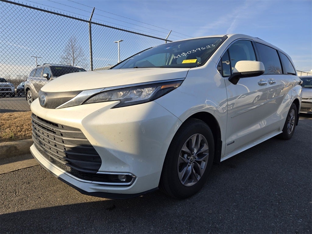 2021 Toyota SIENNA XLE XLE